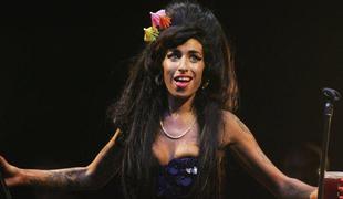 Pesmi Amy Winehouse pomagale njenim staršem preboleti izgubo