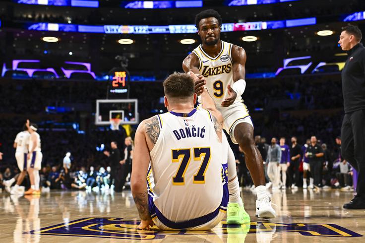 Luka Dončić je na srečanju proti Miamiju dočakal prvi trojni dvojček v tej sezoni, dan pozneje pa bo izpustil srečanje v Portlandu. | Foto: Reuters