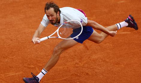 Novak Đoković suveren, brazilski najstnik navdušil s krstno izvedbo