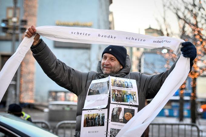 Peter Handke protest | Foto: Reuters