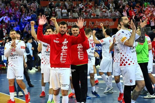 Hrvati se jezijo, najprej slab termin, potem še "sporni" sodniki