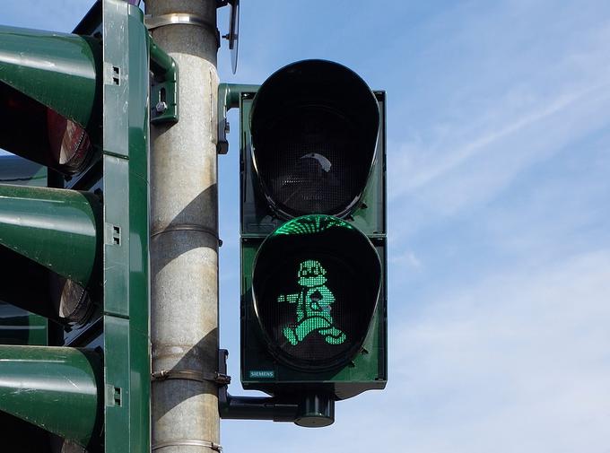 Leta 2018, ob 200-letnici rojstva Karla Marxa, so v njegovem rojstnem mestu Trier postavili štiri semaforje za pešce, na katerih sveti avtor Komunističnega manifesta in Kapitala. | Foto: Thomas Hilmes/Wikimedia Commons