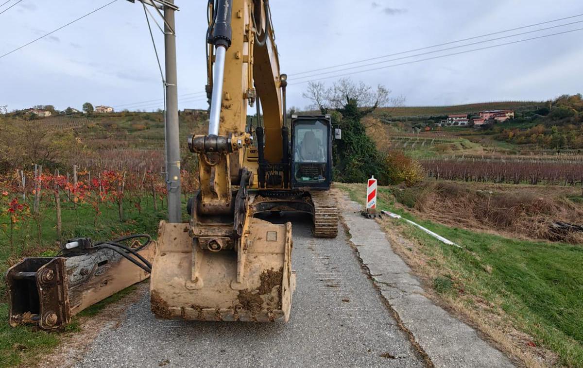 Goriška Brda, odstranjevanje posledic neurja | Neurje je v Občini Brda sicer povzročilo precejšnjo škodo, poleg poškodovane infrastrukture predvsem na kmetijskih površinah. | Foto Facebook/Občina Brda
