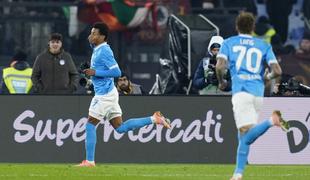Gneča na vrhu serie A. Napoli ugnal Romo, Interjev Martinez kralj strelcev.
