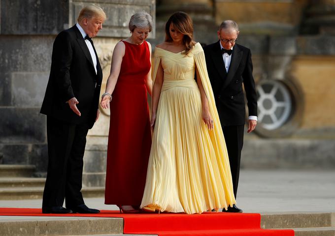 Trumpa so s soprogo Melanio sinoči gostili na slovesni večerji z nemalo ceremonije v palači Blenheim blizu Oxforda. | Foto: Reuters