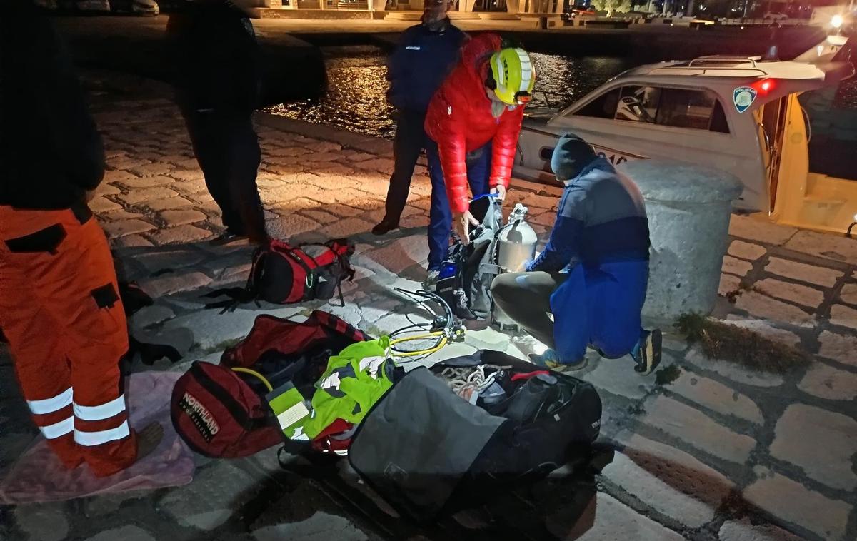 nesreča pri Senju | Policija je potrdila, da je preiskava na kraju dogodka končana, vendar poteka nadaljnja kriminalistična preiskava za ugotavljanje vseh okoliščin nesreče in identitete pokojnikov. | Foto Pixsell