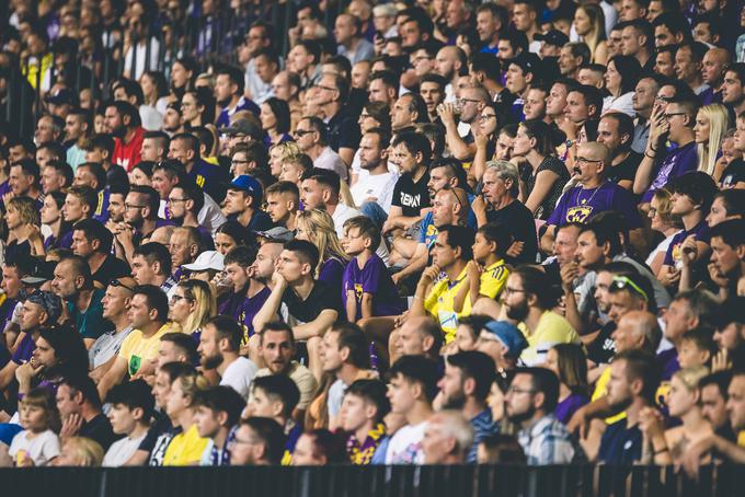 Več kot šest tisoč ljudi na tekmi | Foto: Grega Valančič/Sportida