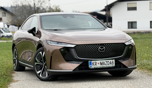 Razvita za Kitajce, zdaj že v Sloveniji: Mazdina limuzina hitro navduši in preseneti