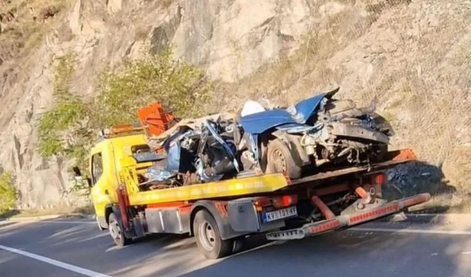 Tragedija v Srbiji: v trčenju v oklepno vojaško vozilo umrlo pet družinskih članov, med njimi trije otroci