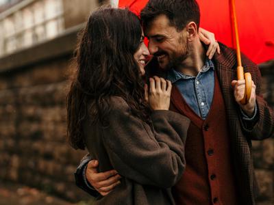 Horoskop za november 2025: kaj vaše znamenje čaka v ljubezni in karieri?