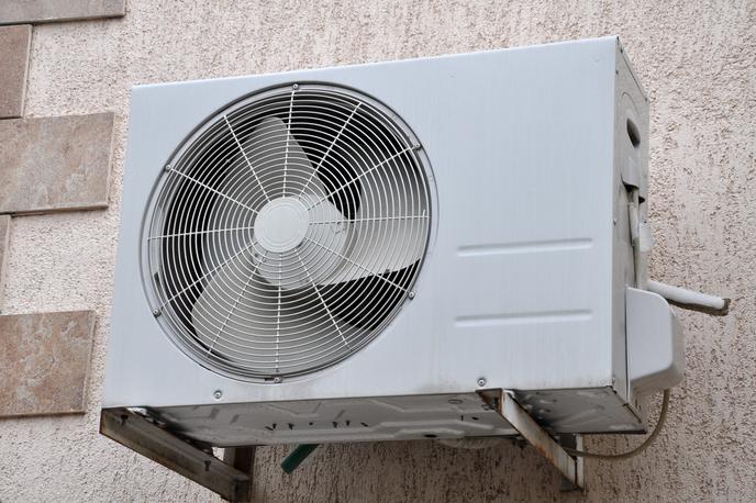 klimatska naprava zunanja enota | Fotografija je simbolična | Foto Shutterstock