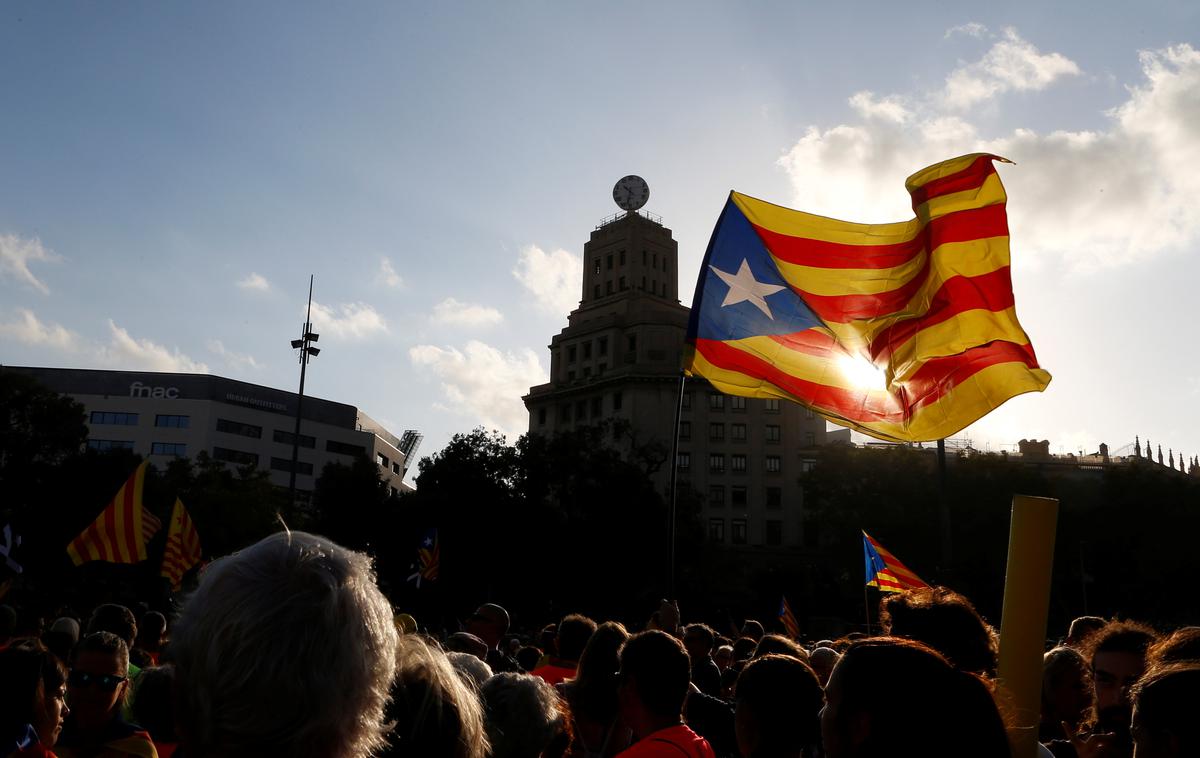 Katalonija | "Osamosvojitve ni na obzorju, španska država pa je med Katalonci nepriljubljena, kot že dolgo ne. To rojeva frustracijo in kriza se zaostruje," razlaga Luka Lisjak Gabrijelčič. | Foto Reuters