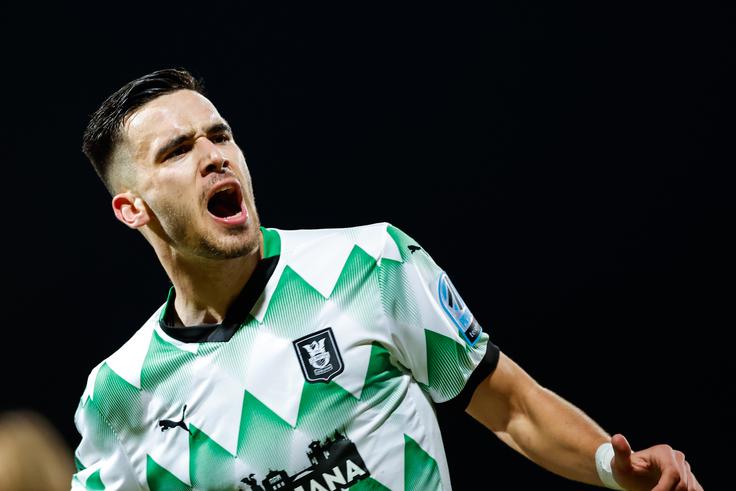 Po dolgi odsotnosti zaradi poškodbe kolena, zaradi katere je moral odpovedati tudi nastop na Euru do 21 let, je v vse boljši formi povratnik Marko Ristić. | Foto: Aleš Fevžer