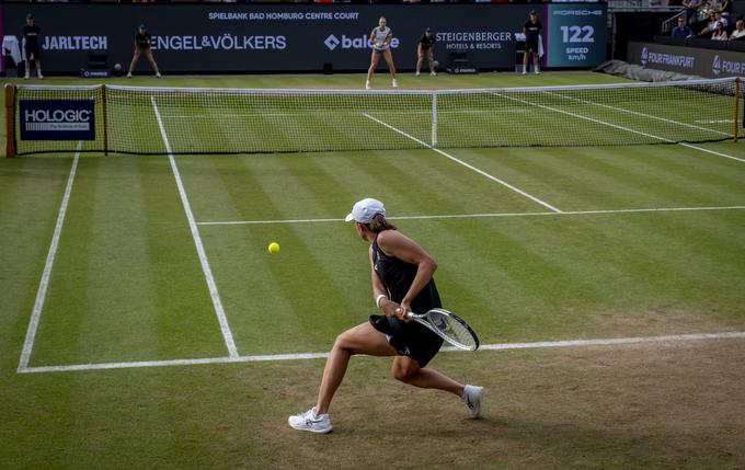 Iga Swiatek je tik pred Wimbledonom zbolela. Bo to vplivalo na njeno igranje v Wimbledonu? | Foto: Guliverimage