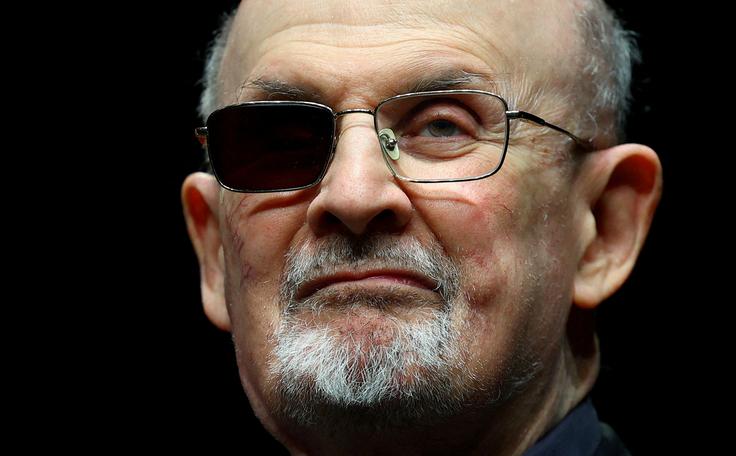 Rushdie se je v letih po Homeinijevi fatvi večinoma skrival pred javnostjo, ko pa je Iran sporočil, da obsodbe ne bo poskušal uveljaviti, se je začel svobodnejše gibati. | Foto: Reuters
