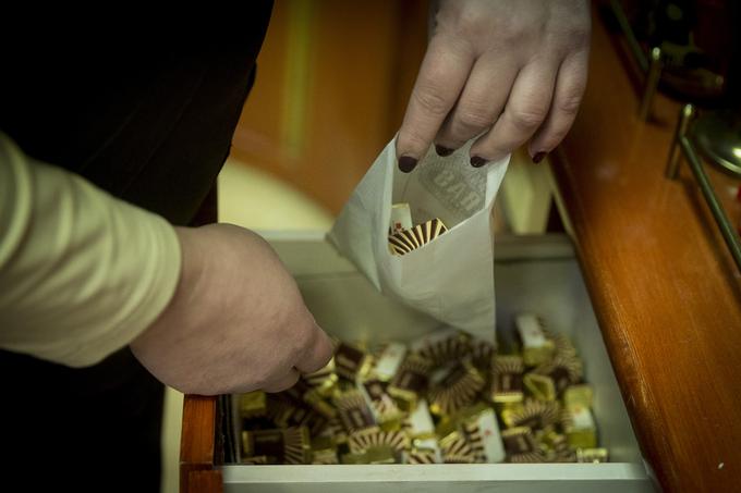 Bajadere so na prodajlnih policah od leta 1954, medtem ko griotte na primer nastajajo po recepturi, stari 90 let. | Foto: Ana Kovač