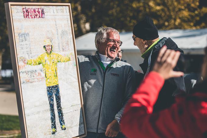 Nekdanji dolgoletni direktor Timinga Ljubljana in ljubljanskega maratona Gojko Zalokar je prejel lep spomin na njegovo najljubšo, zasneženo izvedbo maratona leta 2012. | Foto: Grega Valančič/Sportida