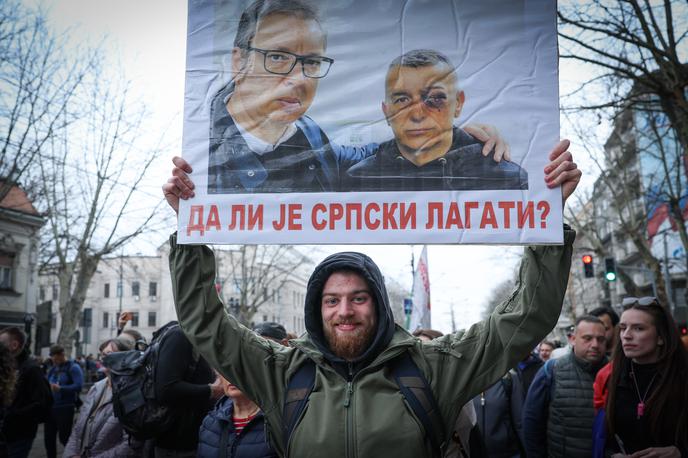 Protesti Beograd 15.03 | Srbija se po dolgem obdobju političnih in družbenih napetosti, ki so se začele po zrušitvi nadstreška na železniški postaji Novi Sad novembra 2024, ko je umrlo 16 ljudi, odpravlja na predčasne volitve. | Foto Ana Kovač