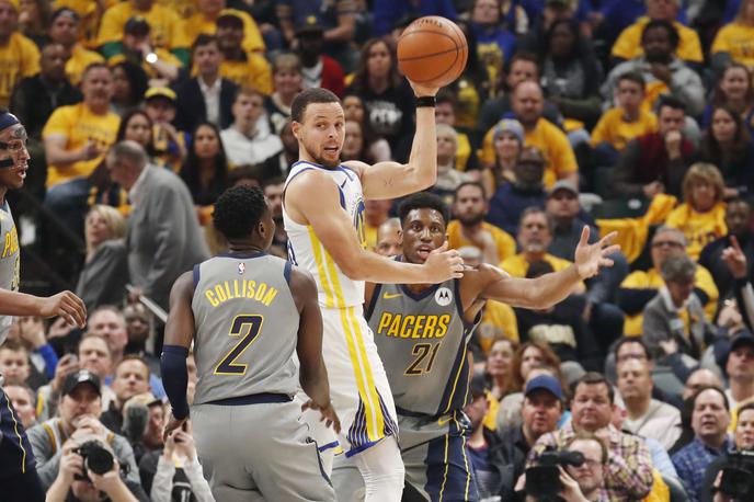 Stephen Curry | Golden State Warriors so zlahka premagali Indiano (132:100). To je že njihova 11. zaporedna zmaga, Stephen Curry pa se je z 203. trojko v tej sezoni vpisal v zgodovino. | Foto Reuters