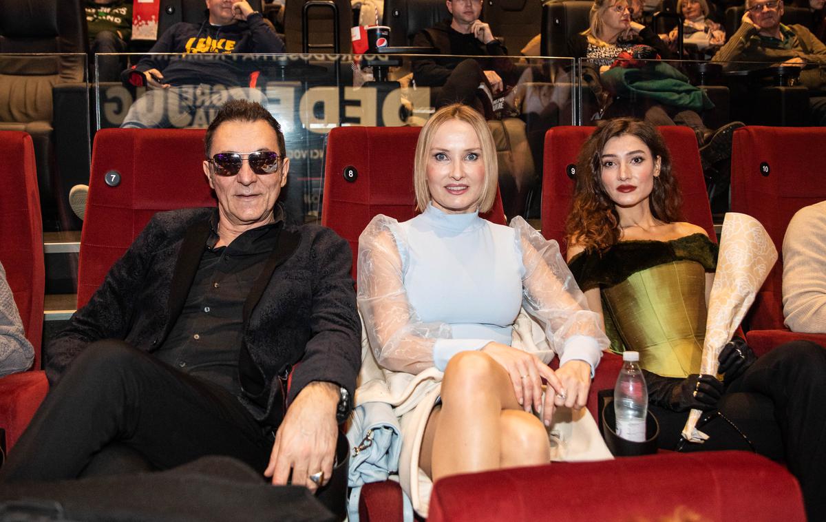 Tanja Ribič z družino | Od mame Tanje Ribič se bosta poslovila tudi njen mož Branko in hči Zala. | Foto Mediaspeed