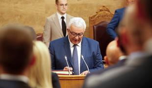 Kaos na Balkanu: Rušijo ga, ker podpira Dodika