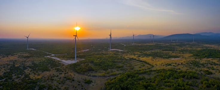 Veter je trenutno eden najbolj konkurenčnih virov energije na trgih po vsem svetu, tehnologije za proizvodnjo vetrne energije pa ene ključnih, ki jih potrebujemo za izoblikovanje čistega energetskega sistema, ki ga potrebujemo za omejitev globalnega segrevanja na 1,5 stopinje Celzija. | Foto: Petrol