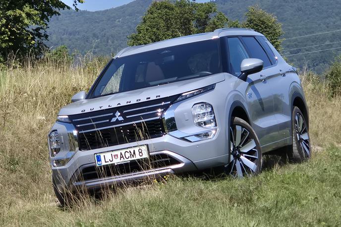 Mitsubishi outlander | Outlander deluje samozavestno, robustno, malo agresivno … menimo, da je za večino okusov posrečen oblikovalski izdelek.  | Foto Aleš Črnivec