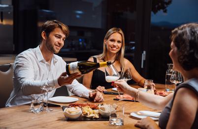 Kako izbrati popolno vino za praznovanja?