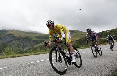 Pogačarjevo črno kolo prodali za 164.000 evrov