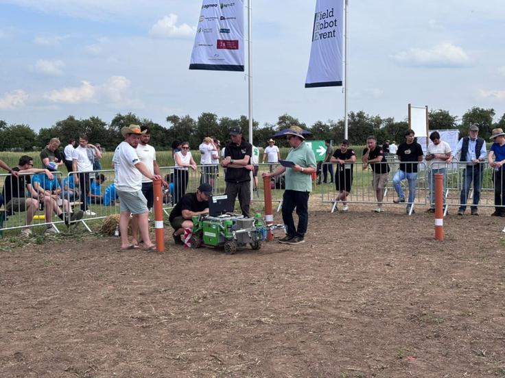Po Rakunovem mnenju bodo nove tehnologije pomembno vplivale na prihodnost slovenskega kmetijstva. "Robotizirane in avtomatizirane rešitve bodo vse bolj pomagale pri vsakdanjih kmetijskih opravilih in spremenile način kmetovanja tako na večjih kot manjših kmetijah." | Foto: Univerza v Mariboru