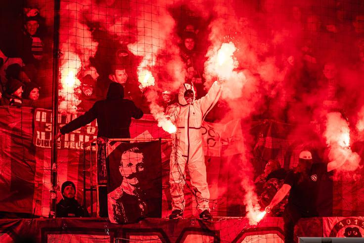 Navijači Maribora so se poklonili tudi Rudolfu Maistru. | Foto: Jure Banfi