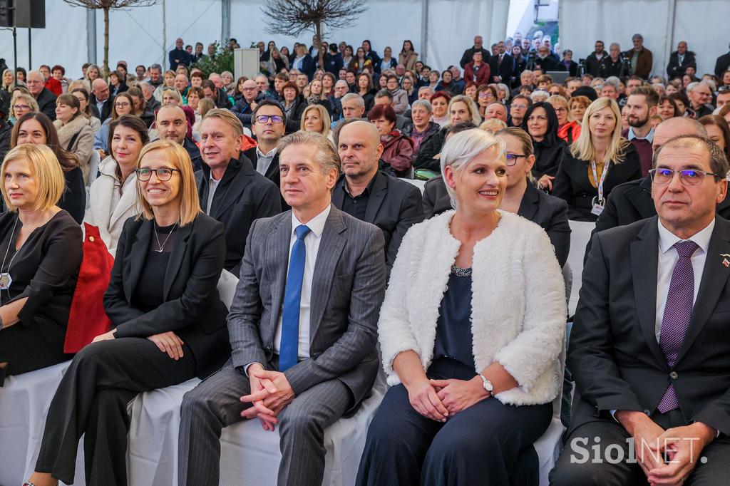 Odprtje bolnišnice za otroke, Šentvid pri Stični