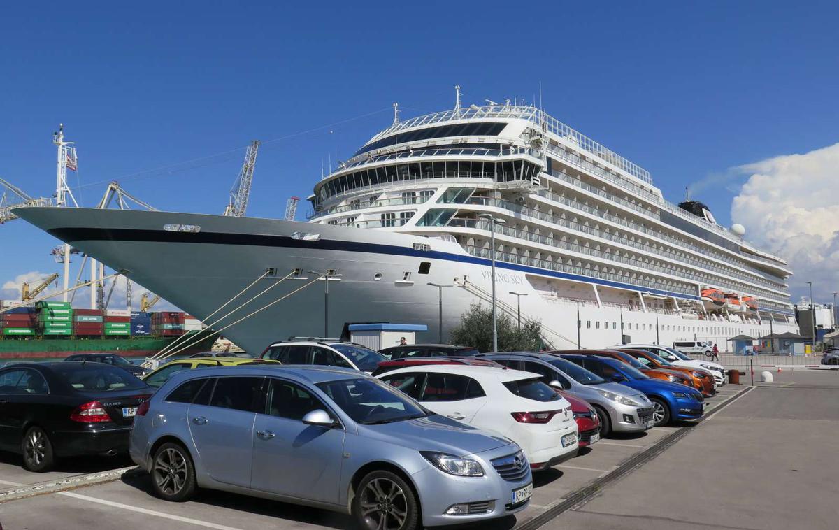 Viking Sky, potniška ladja, Koper | Viking Sky je v Koper priplula iz Zadra. | Foto STA/Bojan Kralj