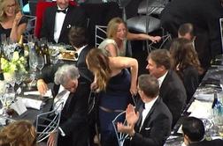 Jennifer Lawrence osvojila nagrado s pretrgano obleko