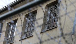 Zaradi krčenja sredstev ogrožena varnost v zaporih