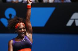 VIDEO: Serena se je ranila z loparjem, Kvitova izpadla