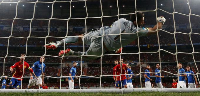 Gianluigi Buffon je prejšnji mesec na gostovanju v Španiji doživel hud poraz (0:3). | Foto: Reuters