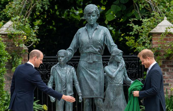 Princa William in Harry ob odkritju spomenika princesi Diani. | Foto: Reuters