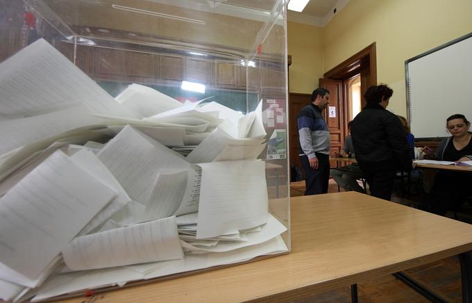 Na lokalnih volitvah v Srbiji danes 4,2 milijona volivcev izbira predstavnike v 89 občinah in mestih, med njimi tudi v Beogradu, Novem Sadu in Nišu. | Foto: Tanjug/STA