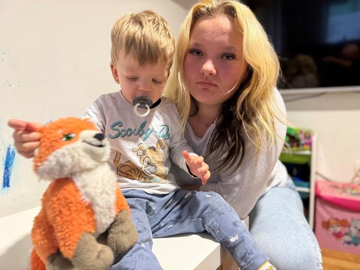 Ena izmed hčera z najmlajšim bratcem Nikom. | Foto: Društvo Viljem Julijan