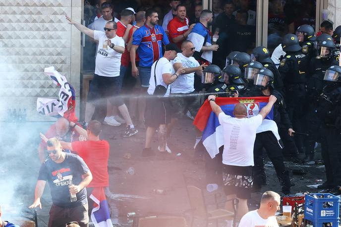 Srbski navijači, Euro 2024 | Srbski navijači so se v Münchnu spopadli s policijo. | Foto Reuters