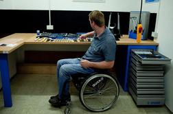 Projekt Invalid za invalida: ko invalid popravi invalidski voziček