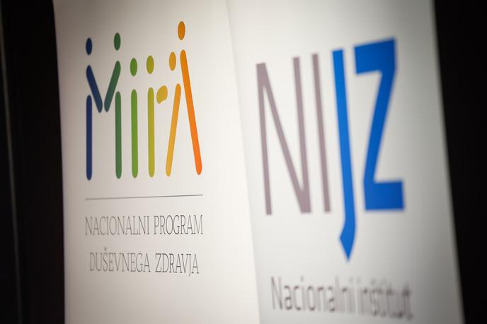 MIRA, NIJZ | Promocija zdravja na delovnem mestu je bila doslej večinoma usmerjena v pogoje, da bi delavci lažje prenašali stres, vendar pa bi morali sistematično začeti spremljati psihosocialne dejavnike tveganja, kar bi morala biti naloga delodajalca, je eden od poudarkov današnje novinarske konference.