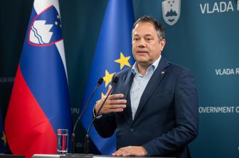 Od superračunalnika do tovarne UI in omejitve uporabe družbenih omrežij