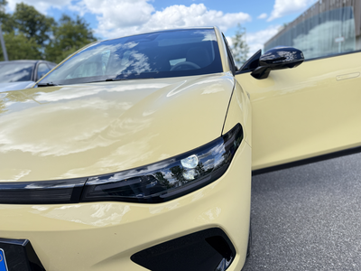 Tesla, električni avtomobili in Kitajci: tako se spreminja slovenski avtomobilski trg