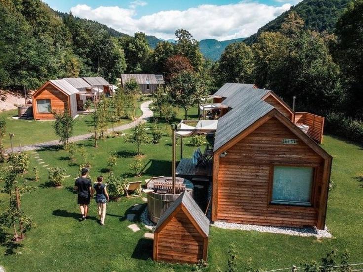 Letos je glamping Gorska pravljica obiskalo kar 90 odstotkov tujih gostov. Lani je bilo razmerje ravno obratno. Kako bo leta 2022? | Foto: Instagram & Imdb