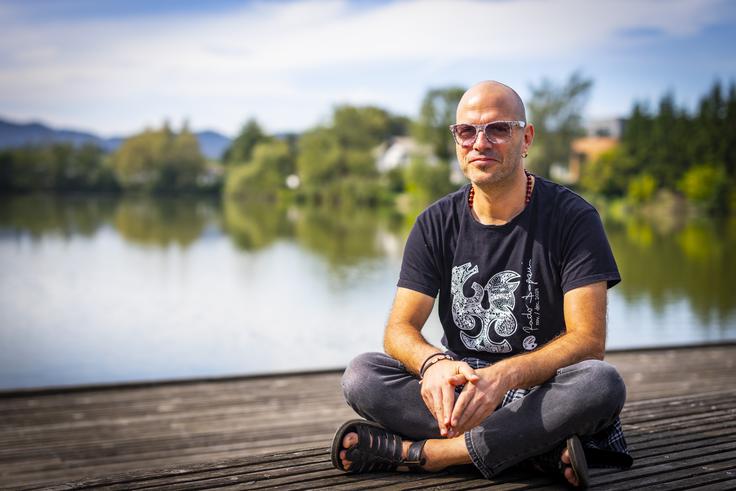 Rudi Bučar mladim glasbenikom predlaga, da "naj ostanejo zvesti svojim idejam in ustvarjanju. Naj poslušajo sebe in sledijo svoji poti". | Foto: Bojan Puhek