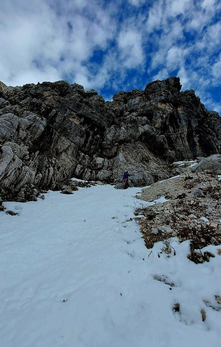 Nesreča Pohodnik je zdrsnil v globino.  | Foto: PU Kranj