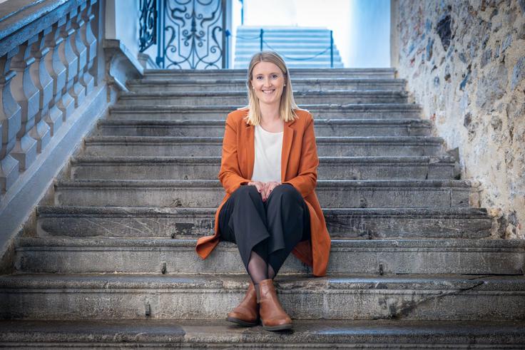 "Zagotovo si kot najstnica nisem mislila, da me pot od vaške učilnice v resnici pelje do vodenja mednarodne šole v tujini, čeprav se to danes z razdalje zdi presenetljivo naravna pot." | Foto: Gaja Hanuna