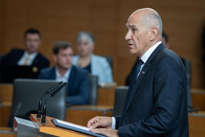 Drćavni zbor, Glasovanje, Janez Janša | O mandatarju za sestavo nove slovenske vlade Janezu Janše piše tudi izraelski medij Jerusalem Post. | Foto STA